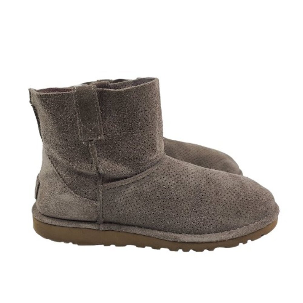 UGG Women's Taupe‎ Classic Perf Mini 1016852 Suede Ankle Winter Boots Size 9